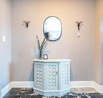 ATL Downtown Condo with Free Parking