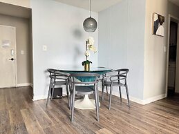 ATL Downtown 2B Condo with Free Parking