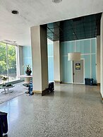 ATL Downtown 2B Condo with Free Parking