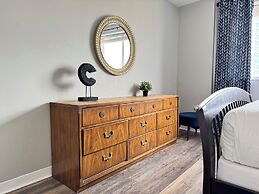 ATL Downtown 2B Condo with Free Parking