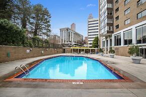 ATL Downtown 2B Condo with Free Parking