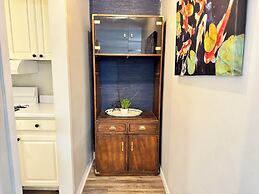 ATL Downtown 2B Condo with Free Parking