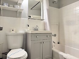 ATL Downtown 2B Condo with Free Parking