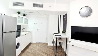 SHaYaSH apartments Leonardo Bat-Yam