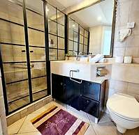 SHaYaSH apartments Leonardo Bat-Yam