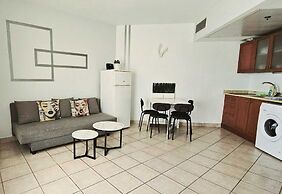 SHaYaSH apartments Leonardo Bat-Yam