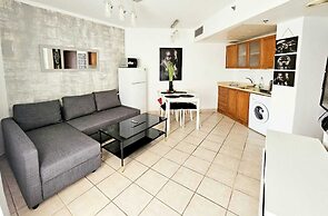 SHaYaSH apartments Leonardo Bat-Yam