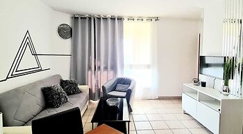 SHaYaSH apartments Leonardo Bat-Yam