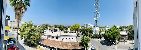 Cozy Sea View Retreat 1 min to Beach in Kyrenia