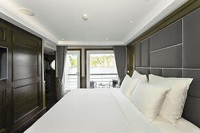 Ambassador Signature Cruise - Lan Ha Bay