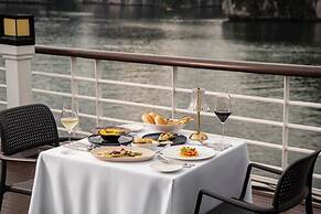 Ambassador Signature Cruise - Lan Ha Bay