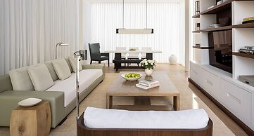 R48 Hotel and Garden