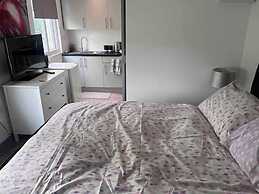Remarkable Cozy 1-bed Studio in Romford London Uk