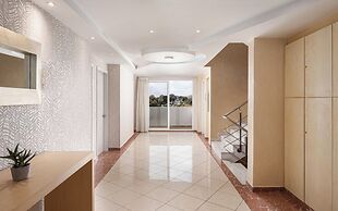 Kreoli Suites Glyfada