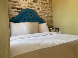 Sim Otel