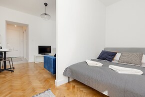 Modern Studio Abramowskiego by Renters