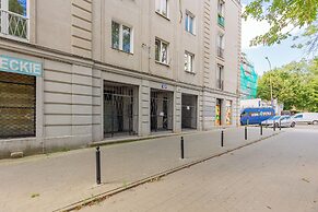 Modern Studio Abramowskiego by Renters