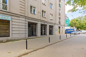 Modern Studio Abramowskiego by Renters