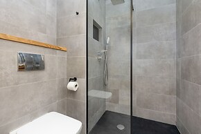 Modern Apartment Wola by Renters