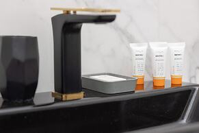 Prymasa Tysiąclecia Apartment by Renters