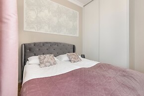 Prymasa Tysiąclecia Apartment by Renters