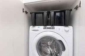 Prymasa Tysiąclecia Apartment by Renters