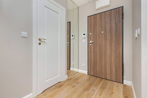 Prymasa Tysiąclecia Apartment by Renters