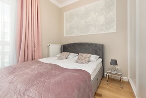 Prymasa Tysiąclecia Apartment by Renters