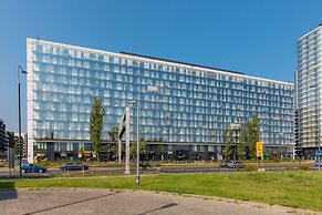 Prymasa Tysiąclecia Apartment by Renters