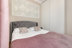 Prymasa Tysiąclecia Apartment by Renters