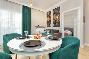 Prymasa Tysiąclecia Apartment by Renters