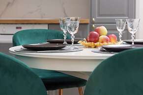 Prymasa Tysiąclecia Apartment by Renters