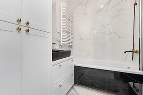 Prymasa Tysiąclecia Apartment by Renters