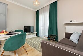 Prymasa Tysiąclecia Apartment by Renters