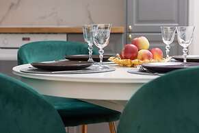 Prymasa Tysiąclecia Apartment by Renters