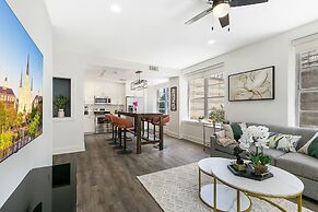 Chic 4BR Condo in California Building