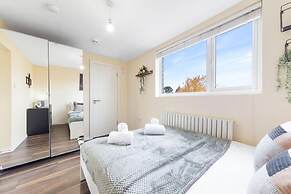 Remarkable 2 Double Bed Ensuite Room Isleworth TW7