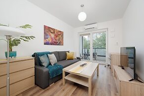 Apartment Legnicka by Renters