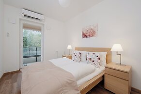 Apartment Legnicka by Renters