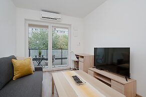 Apartment Legnicka by Renters