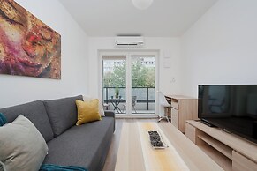 Apartment Legnicka by Renters