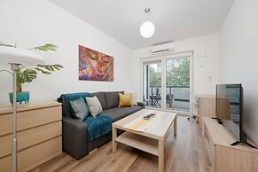 Apartment Legnicka by Renters