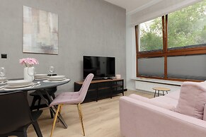 Metro Dworzec Wileński Studio by Renters