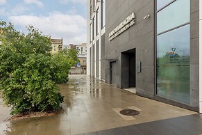 Rondo Wiatraczna Apartment by Renters