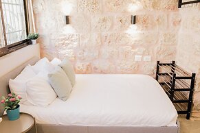 Gabriel Apartments - Stone Suits JEM City Center