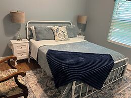 Benefield House Bed & Breakfast