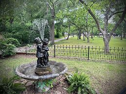 Benefield House Bed & Breakfast