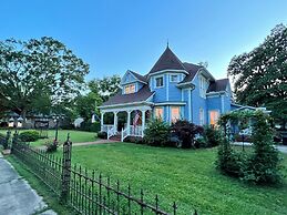 Benefield House Bed & Breakfast