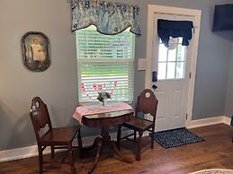 Benefield House Bed & Breakfast