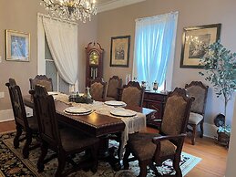 Benefield House Bed & Breakfast